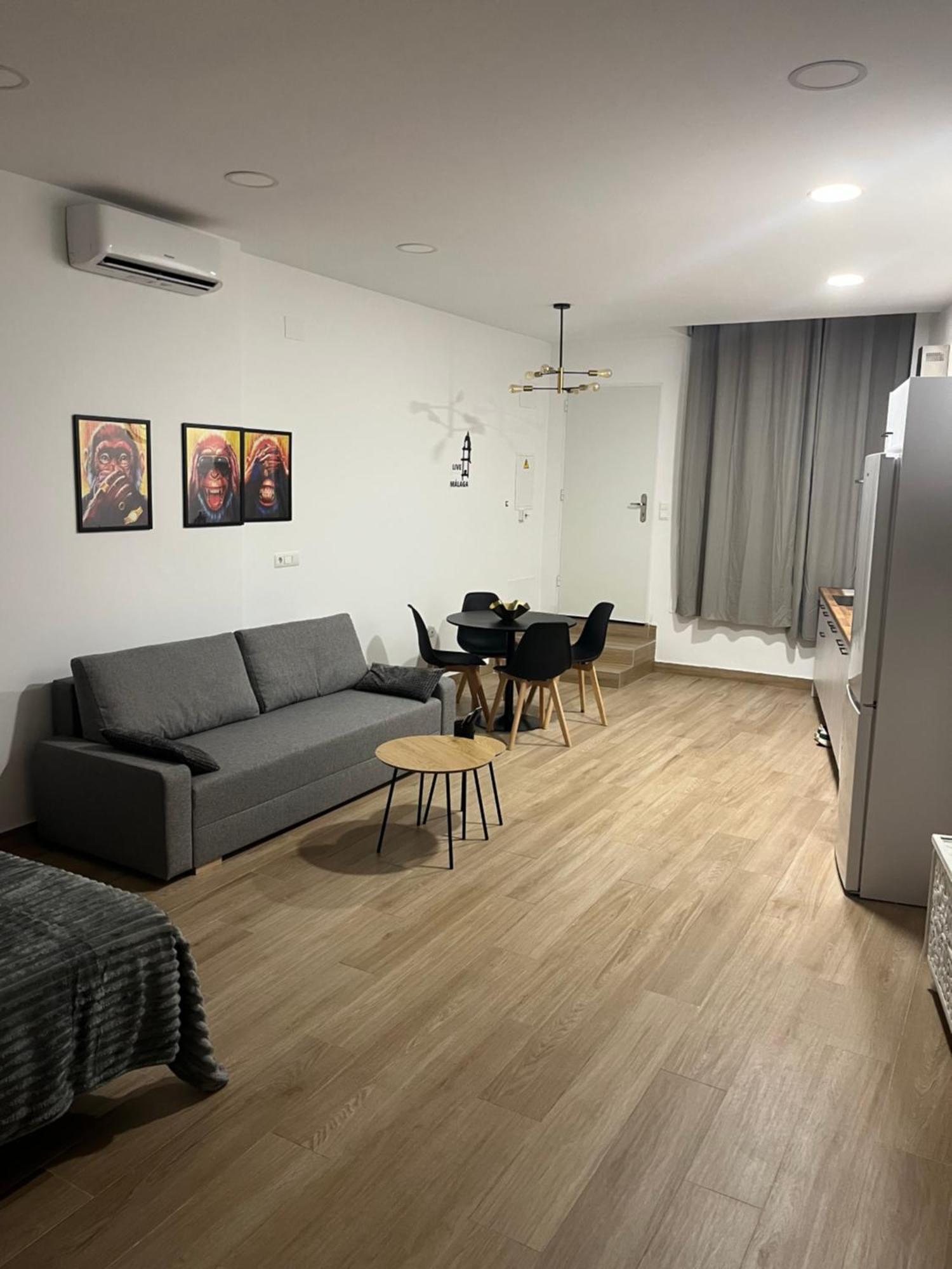 Living Station 7 Apartment